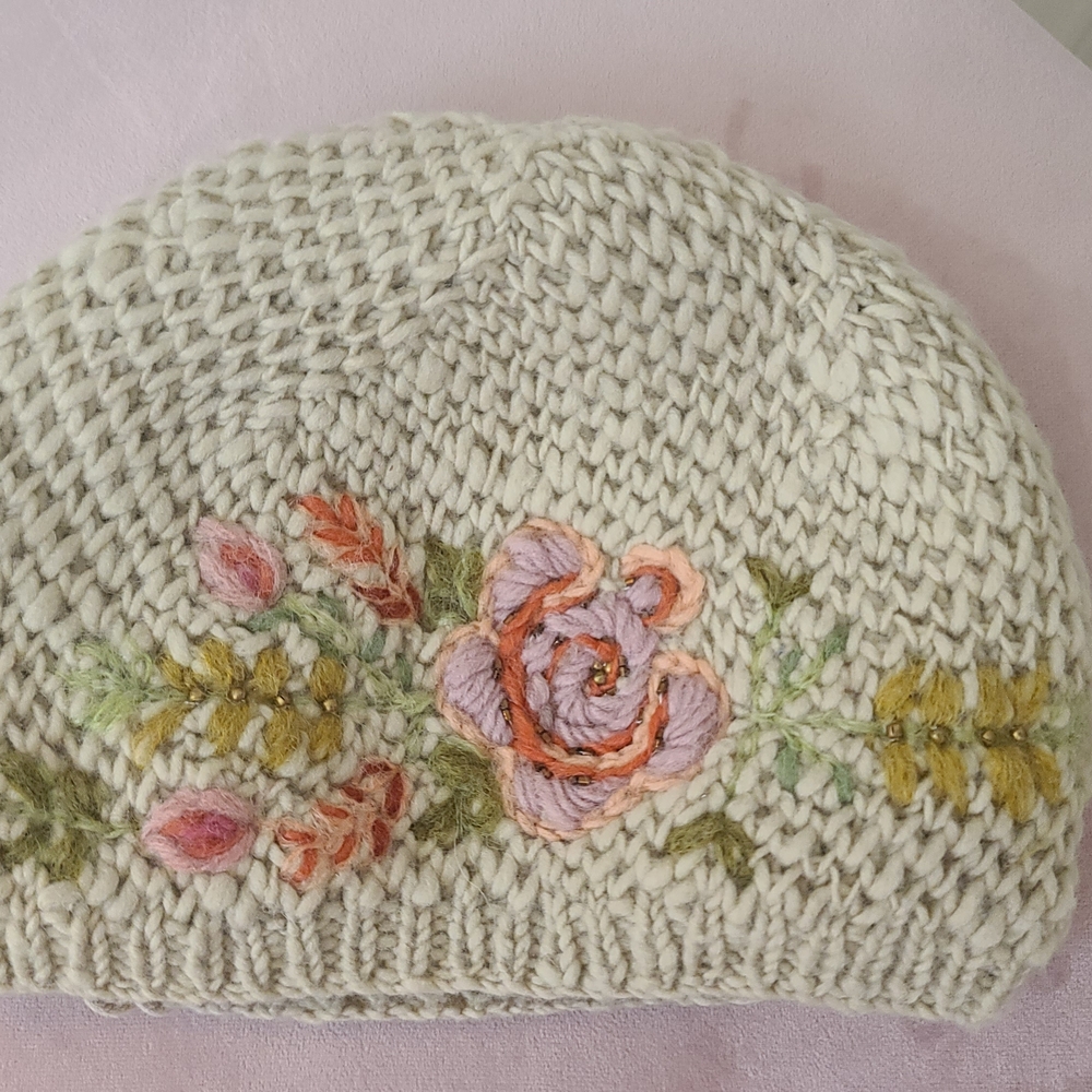 Floral Embroidered Knit Beanie - Cream